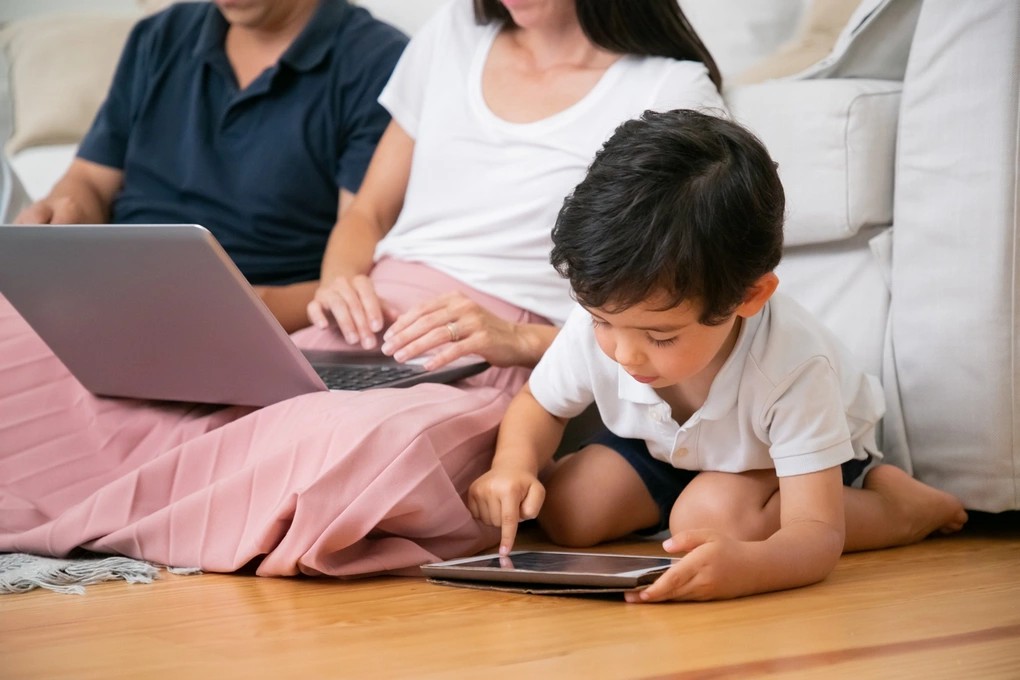 Bí quyết giúp trẻ không "nghiện" thiết bị điện tử